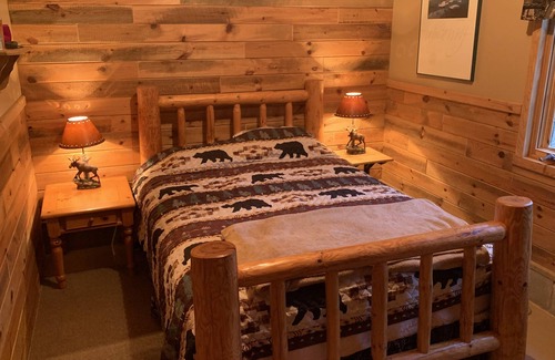 Isabella Cabina | Superior National Forest getaway Cozy comfortable cabin. (Outhouse)