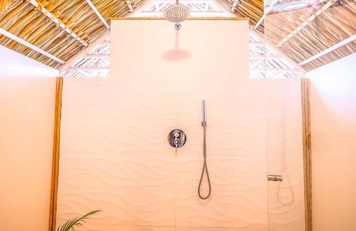 Tamarindo Hotel | Habitacion Doble-Superior-Baño en la habitacion-Vista al Jardín