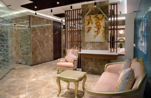 Naif Casa | Superior Room Near Pak Darbar Restaurant By Luxury Bookings