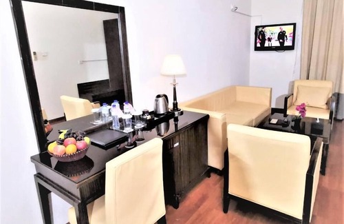 Naif Casa | Superior Room Near To Burj Al Nahar Mosque Dubai