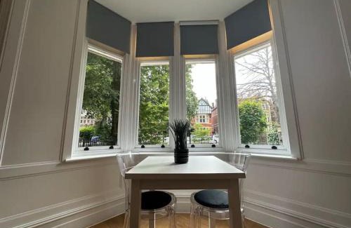 Pontcanna Apartamento | Superior Stay, Sophia Gardens, City Centre and Stadium Sleeps 4