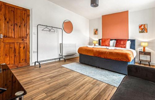 Derby Casa | Superking Beds, Smart TVs, Gigabit WiFi, Sleeps 6