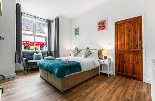 Derby Casa | Superking Beds, Smart TVs, Gigabit WiFi, Sleeps 6