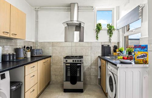 Derby Casa | Superking Beds, Smart TVs, Gigabit WiFi, Sleeps 6