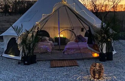 Lorena Alquiler De RV | Supernova Two-Starlite Glampground