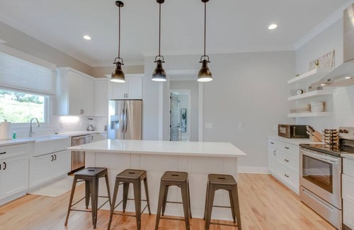 Franklin Casa | Superstar Country Retreat - Historic Franklin Home