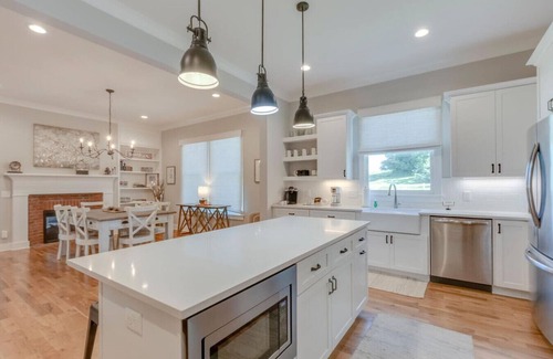 Franklin Casa | Superstar Country Retreat - Historic Franklin Home