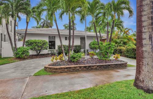 Hollywood Lakes Casa | SuperVilla - 3BR/2BA - Pool - Walk to beach