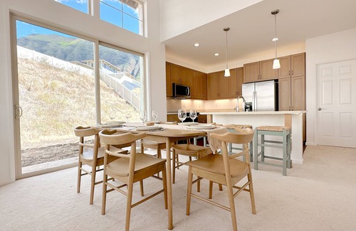 Makaha Valley Casa | Support LOCAL: NEW! Makaha Valley Home
