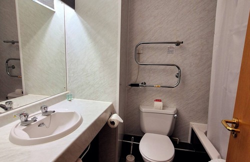 Bicker Bar Hotel | Supreme Inn Boston
