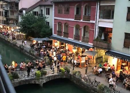 Annecy Old Town Apartamento | SUR LE THIOU, Cosy 2 pers, en vieille ville