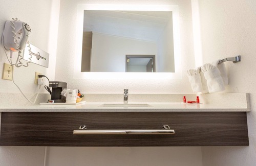Seaside Hotel | SureStay Hotel by Best Western Seaside Monterey