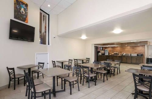 Gatlinburg Hotel | SureStay Plus Hotel by Best Western Gatlinburg