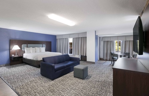 Gatlinburg Hotel | SureStay Plus Hotel by Best Western Gatlinburg