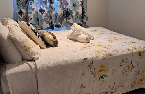 Surf Beach Casa | Surf Beach Bungalow, pet friendly with breaky