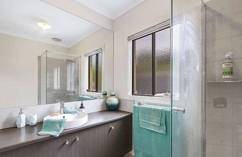 Sunderland Bay Casa | Surf Beachhouse is close to a fabulous surf beach