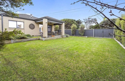 Sunderland Bay Casa | Surf Beachhouse is close to a fabulous surf beach