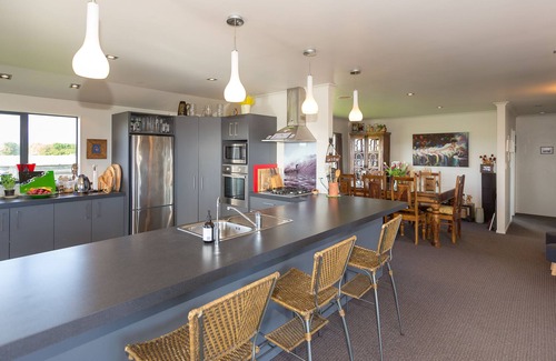 Warea Casa | SURF BREAK ON STENT: 4 BR, 2 BA House in Warea, Sleeps 7