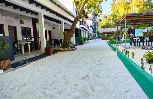 Thulusdhoo Island Casa | Surf Deck