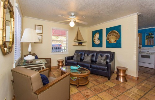 Briny Breezes Cabaña | Surf Road Cottage - en la playa