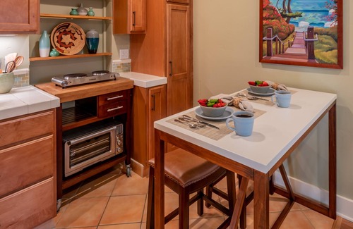 West Mesa Casa | Surf Side Retreat - Pets OK- Sleeps 4 - Near Beach