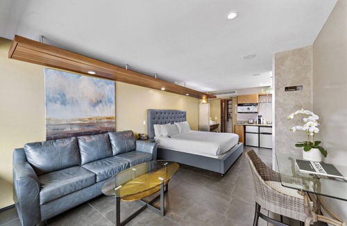 Laguna Beach Hotel | Surf, Swim, Cook: The Ultimate Laguna Beach Vacation at Our King Room.