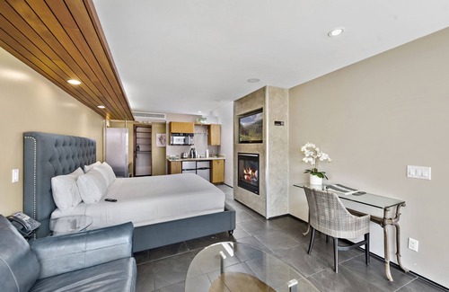 Laguna Beach Hotel | Surf, Swim, Cook: The Ultimate Laguna Beach Vacation at Our King Room.