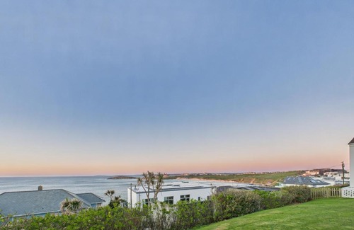 Newquay Casa | Surf View by Signature Stays - Newquay House with Pool - Parking - Sleeps 6