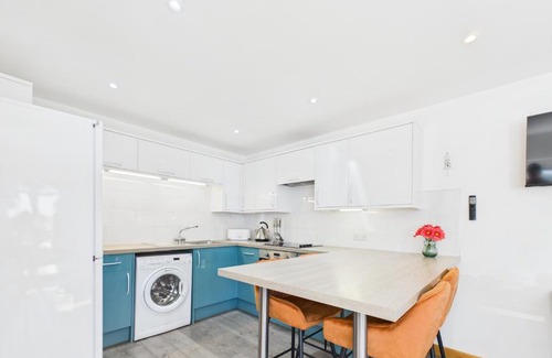Newquay Casa | Surf View by Signature Stays - Newquay House with Pool - Parking - Sleeps 6