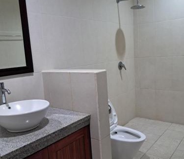 Downtown Kuta Apartamento | SURFARIS INN on poppies 2 apartment