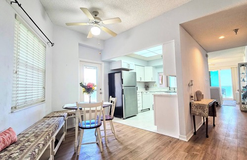 Palm Coast Condominio | 🌅"Surfclub Retreat"🌴6th Floor Penthouse Corner! Wraparound Balcony! Ocean Views!🏖️