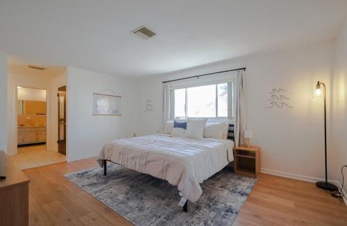Cocoa Isles Casa | Surfers Corner - Stunning 4BR Waterfront Retreat