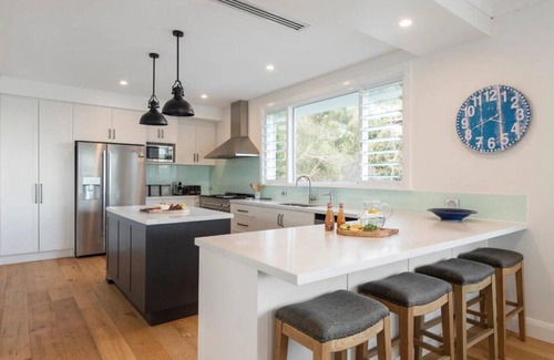 Whale Beach Casa | Surfers Paradise - Direct Beachfront