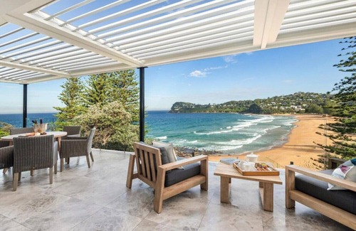 Whale Beach Casa | Surfers Paradise - Direct Beachfront