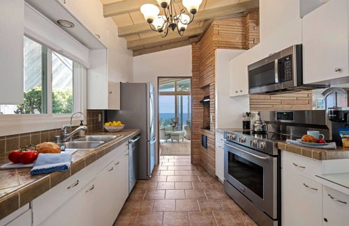 East Mesa Casa | Surfers Paradise - The Ultimate Ocean View Above Shoreline Drive