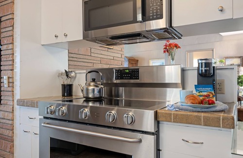 East Mesa Casa | Surfers Paradise - The Ultimate Ocean View Above Shoreline Drive