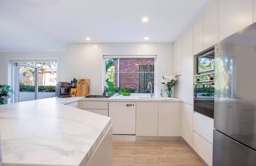 Dee Why Apartamento | Surfers Retreat on Oaks | 2 min walk to the beach