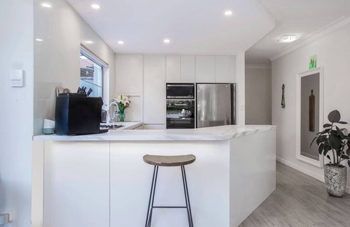 Dee Why Apartamento | Surfers Retreat on Oaks | 2 min walk to the beach