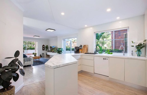 Dee Why Apartamento | Surfers Retreat on Oaks | 2 min walk to the beach