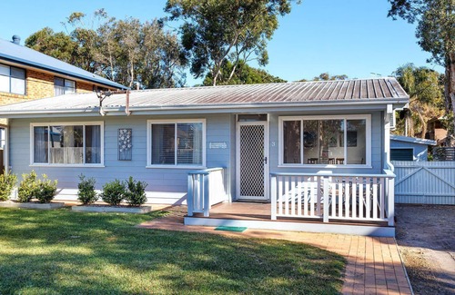 Hawks Nest Casa | Surfs Up - moments from the sands of Bennett’s Beach