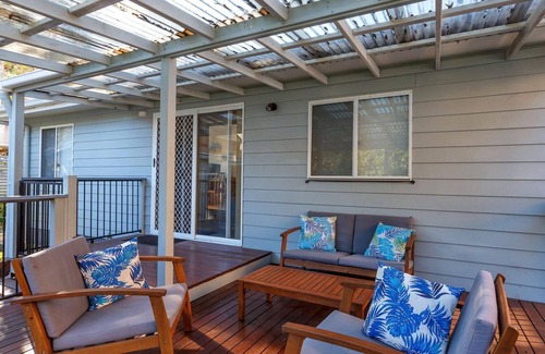 Hawks Nest Casa | Surfs Up - moments from the sands of Bennett’s Beach