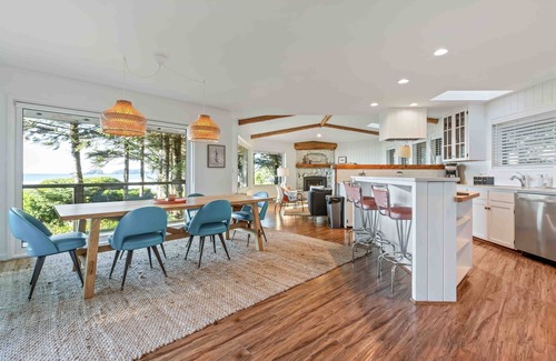 Tofino Casa | Surfside Lodge-Right on Chesterman, Sauna, Hot Tub