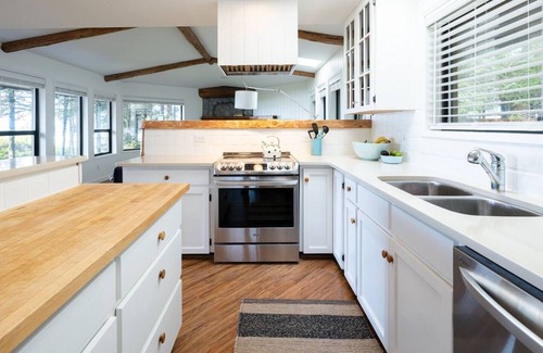 Tofino Casa | Surfside Lodge-Right on Chesterman, Sauna, Hot Tub