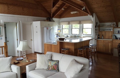 Surfside Casa | Surfside Summer Rental, walking distance to beaches!
