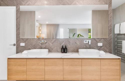 Sunshine Beach Casa | Surfside - Wake To The Waves Breaking