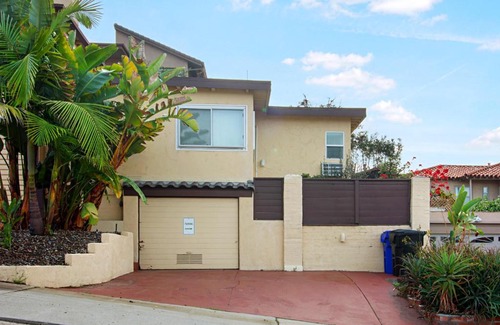 Middletown Apartamento | Surreal Sunsets in Mission Hills Apartment
