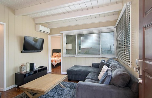 Middletown Apartamento | Surreal Sunsets in Mission Hills Apartment