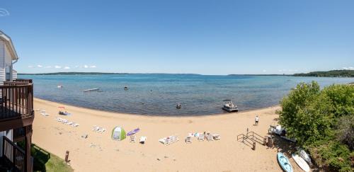 Traverse City Casa | Surreal Views #328 Beach Pool AC Hot Tub
