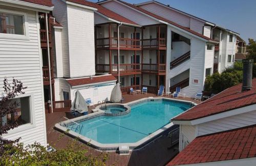 Traverse City Casa | Surreal Views #328 Beach Pool AC Hot Tub