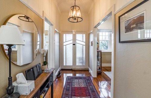 Kennington Casa | Surrey Family Home Furry Friends Welcome